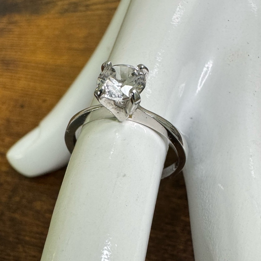 Avon Sterling Silver Solitaire Ring CZ Stone Engagement Style Size 7